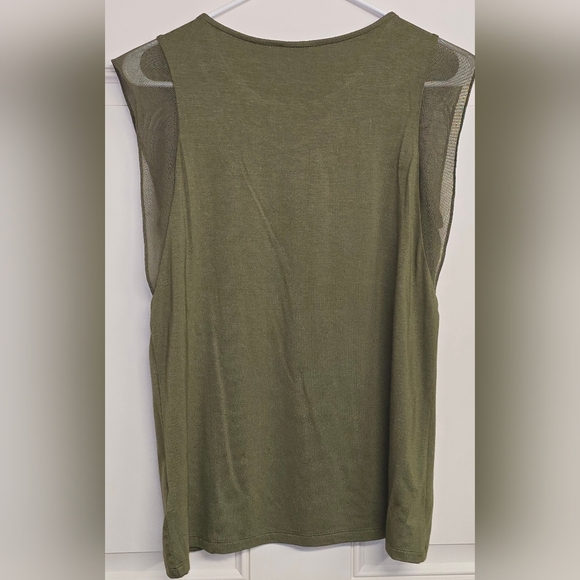 Women's Size Medium Tahari Green BNWOT Blouse! ✨️ - Picture 5 of 11
